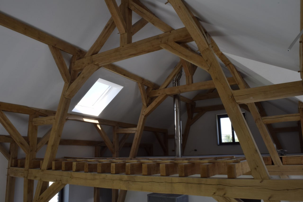 Cloisons — finitions entre solives apparentes