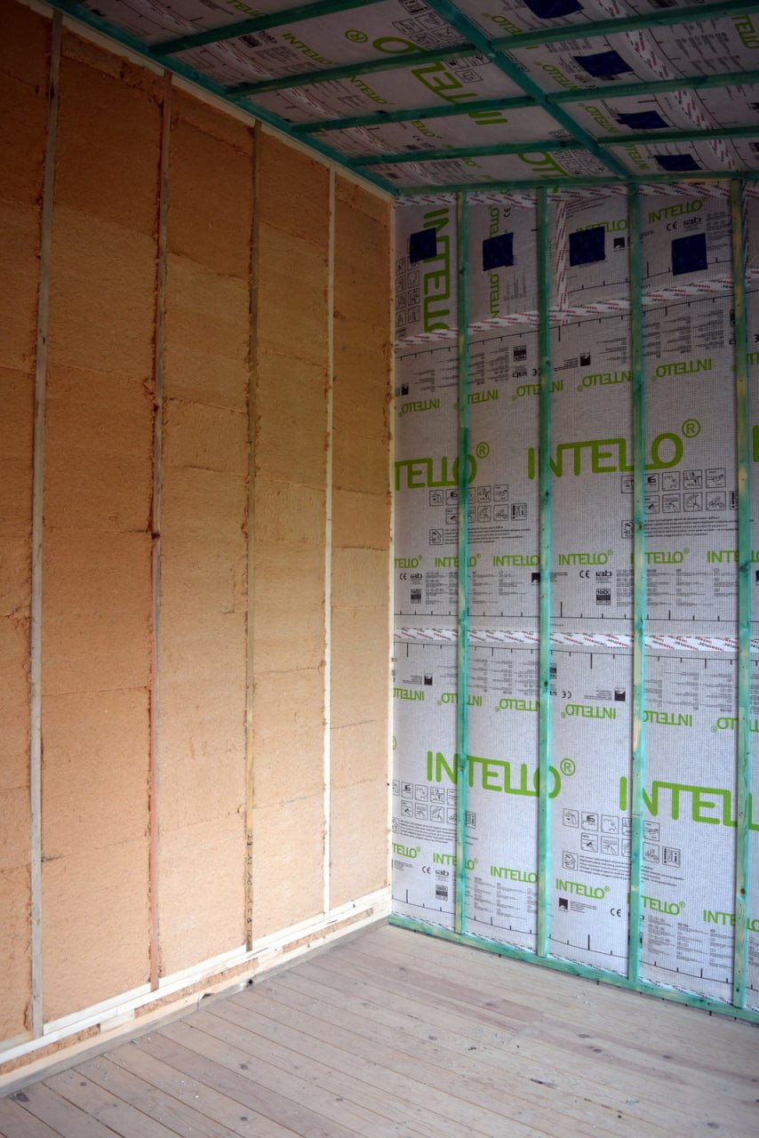 Isolation murs — fibre de bois et Intello côte à côte