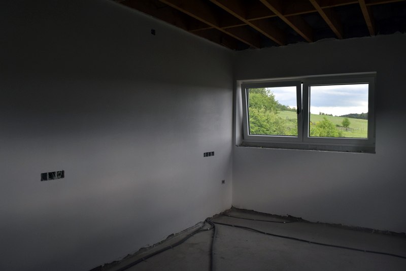 Plafonnage — pièce vue sur campagne