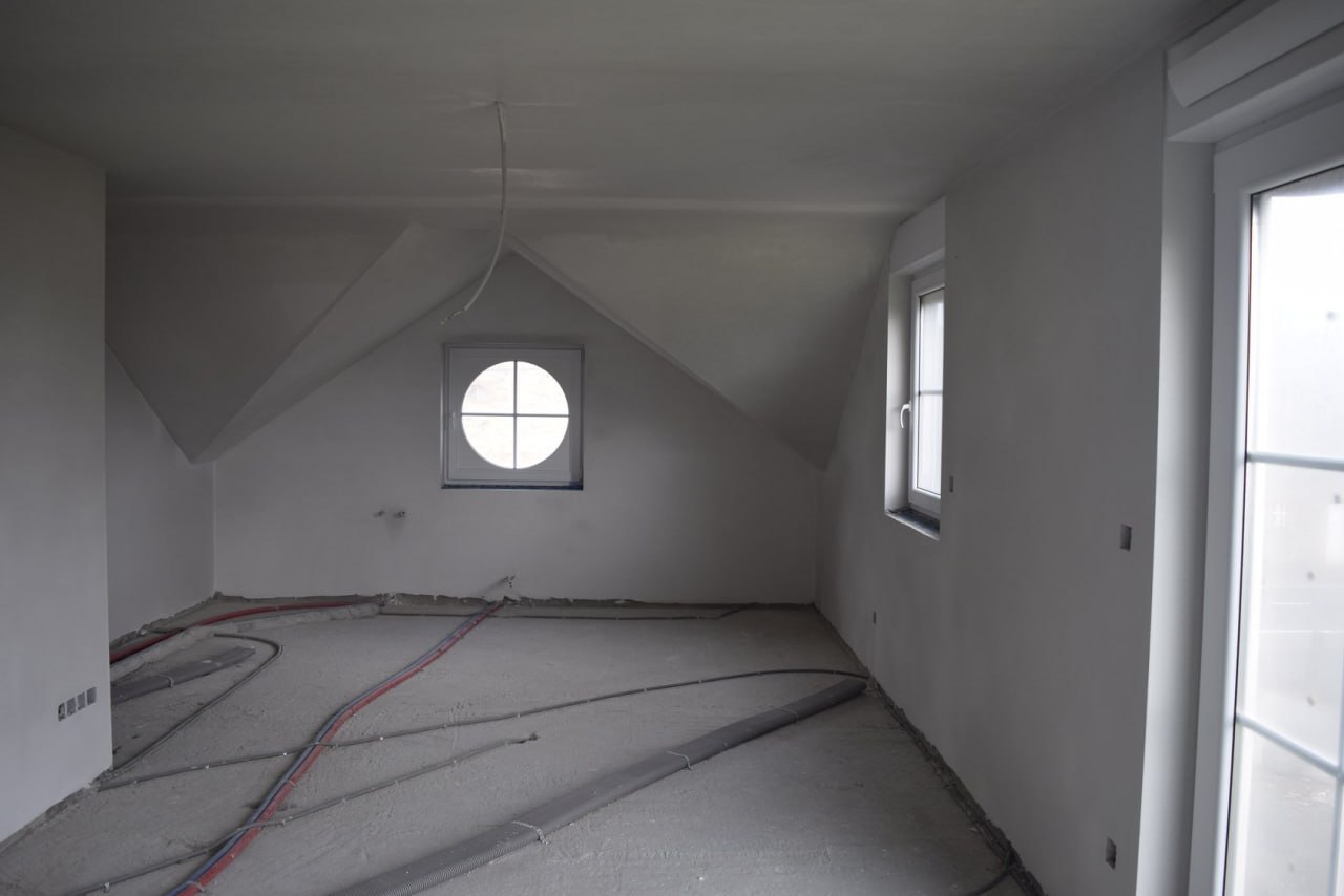 Plafonnage — chambre avec œil-de-bœuf